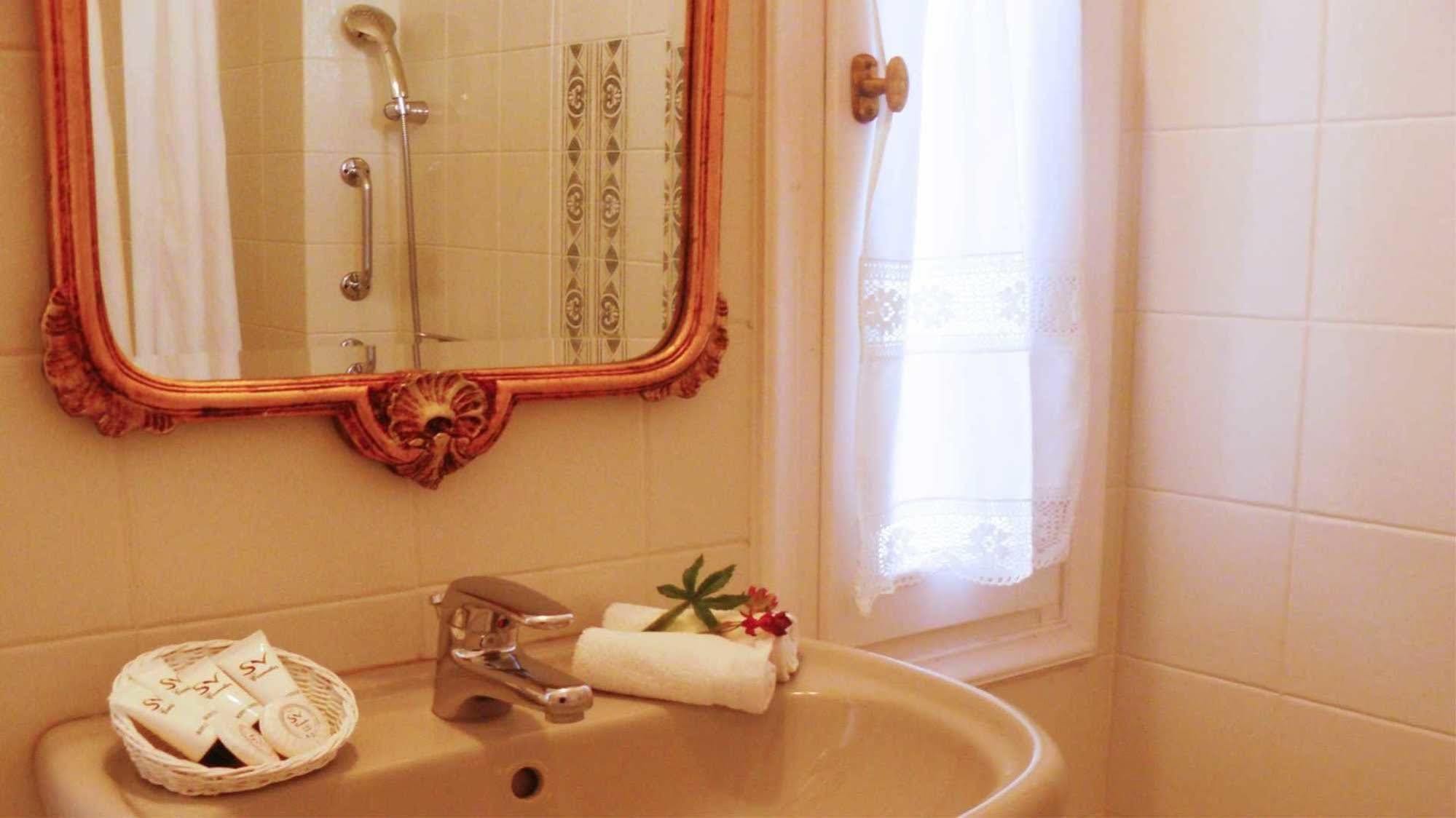 Antirides Hotel Науса Экстерьер фото